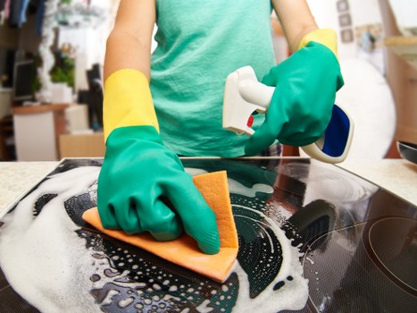 Local Airbnb cleaner handling a Finchley short-let changeover